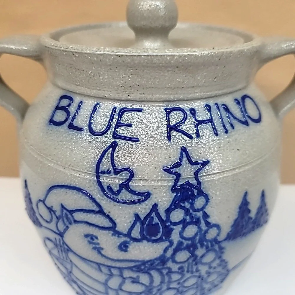 '02 Salmon Falls Pottery Darris McFarland Blue Rhino Christmas 2 Handle Bean Pot
